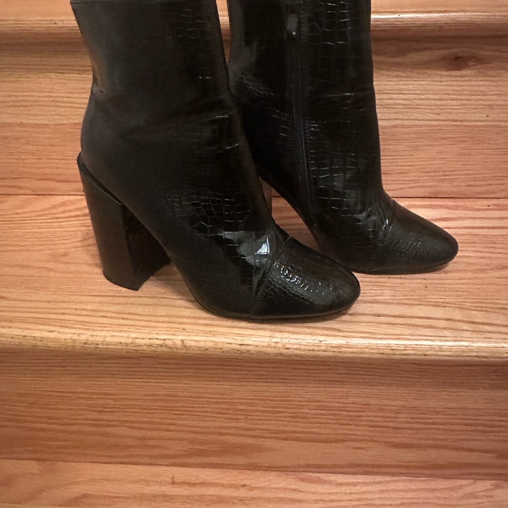 Forever 21 Black Croc-Embossed Block Heel Ankle Boots